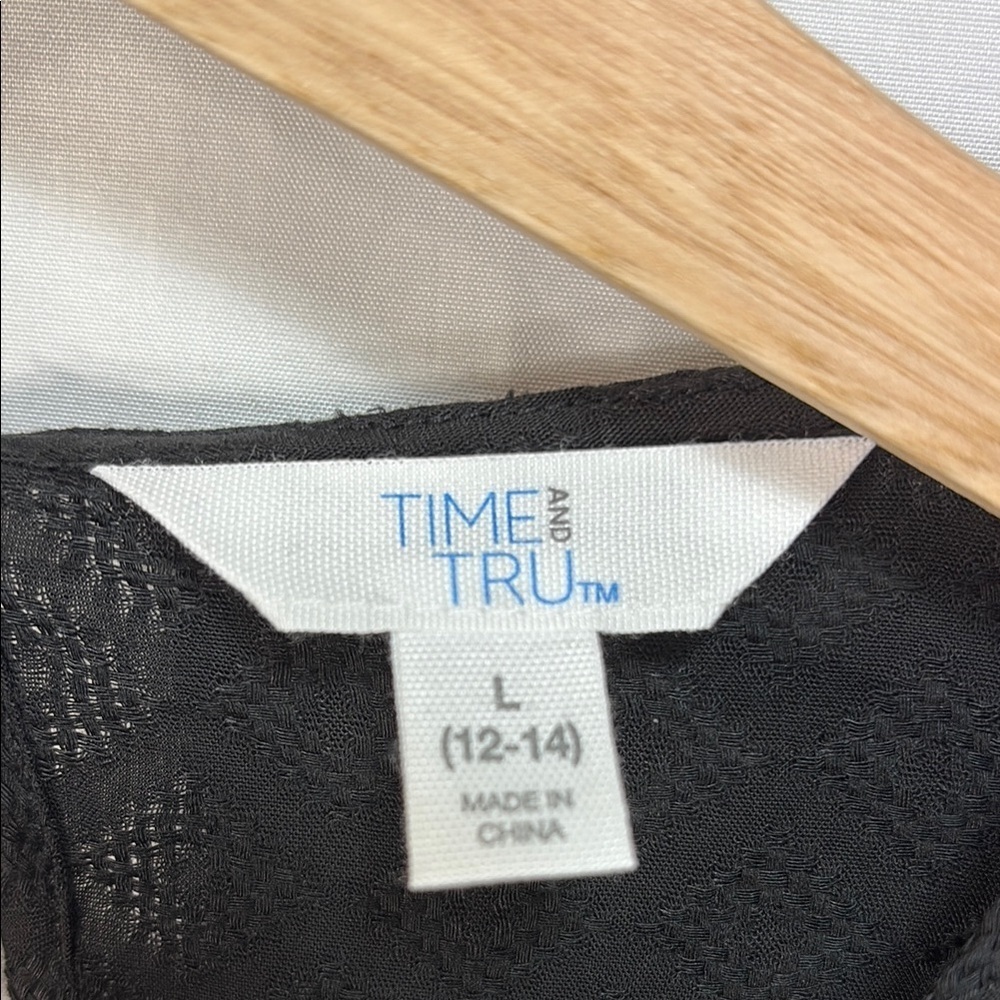 🤡 nwt Time and Tru Black blouse with Bishop Sleeves and Bib Collar - Picture 2 of 5